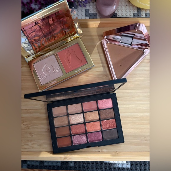 Makeup Bundle - Picture 1 of 7